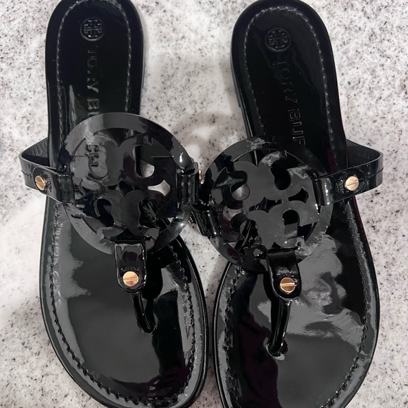 New Tory Burch MILLER SANDAL, PATENT LEATHER - Picture 2 of 5